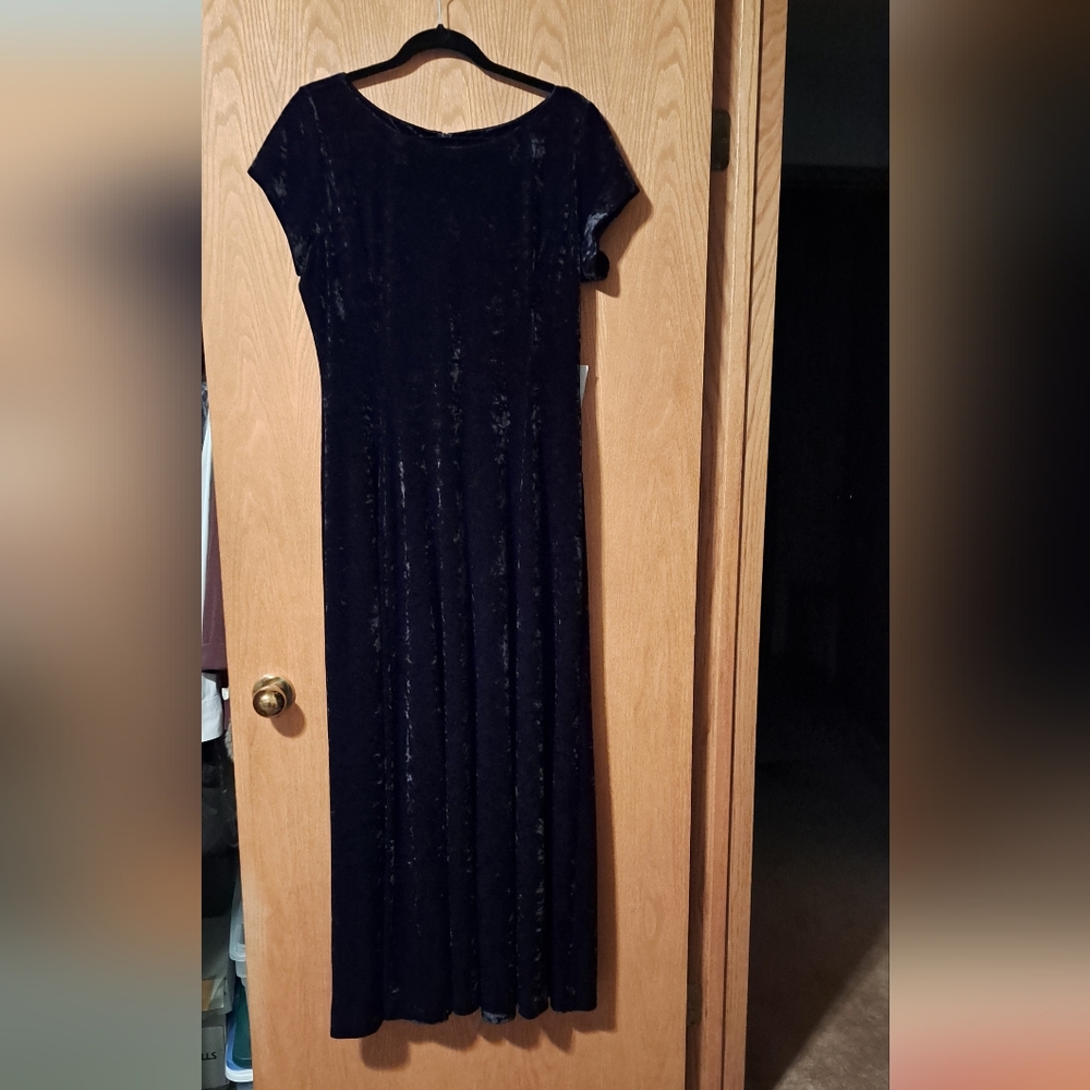 Elegant Black Crushed Velvet Dress